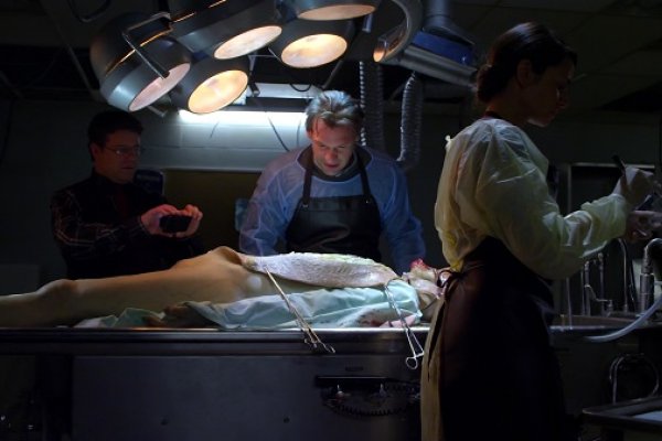 Titulky k The Strain S01E04 - It's Not for Everyone