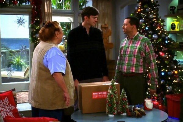 Titulky k Two and a Half Men S11E10 - On Vodka, on Soda, on Blender, on Mixer!