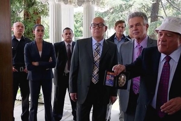 Titulky k Major Crimes S04E06 - Personal Effects