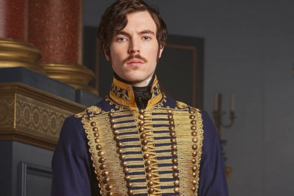 Victoria - Tom Hughes jako princ Albert