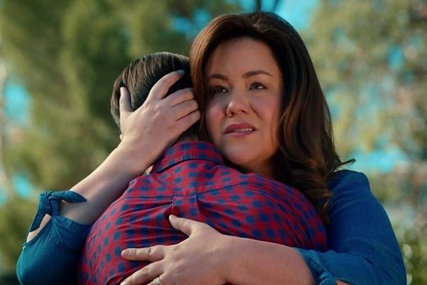 Titulky k American Housewife S02E19 - It's Hard to Say Goodbye