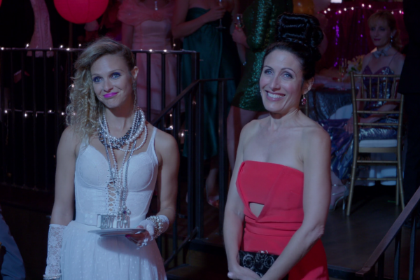 Titulky k Girlfriends' Guide to Divorce S02E05 - Rule #72: It's Never Too Late to Be a Mean Girl